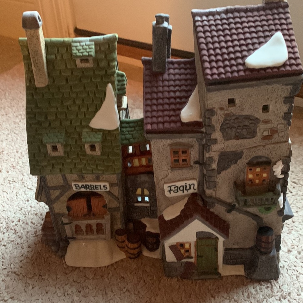 Dept 56, Dickens Village Series,Oliver Twist, Fagins Hide a Way